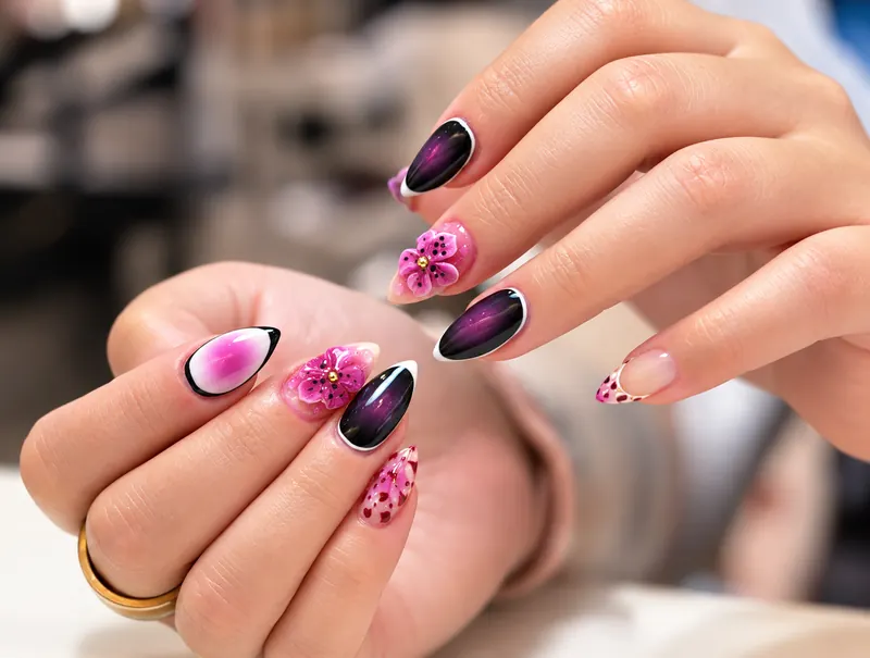 Lila Cat-Eye-Nägel mit pinken 3D-Blüten